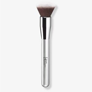 IT Brushes For ULTA
Airbrush Blurring Foundation Brush #101